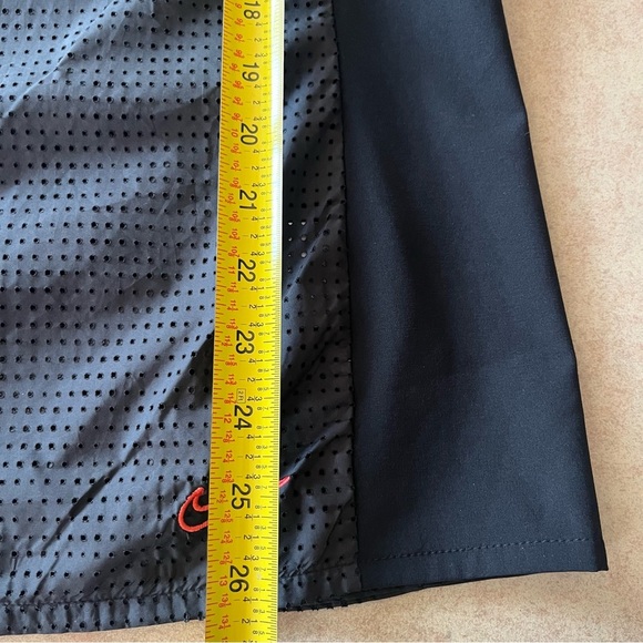 Nike Golf Tour Performance Black Perforated Lightweight Zip Up Vest - Picture 11 of 11